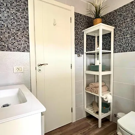Markethome Bouganvillas 2 公寓 阿德耶